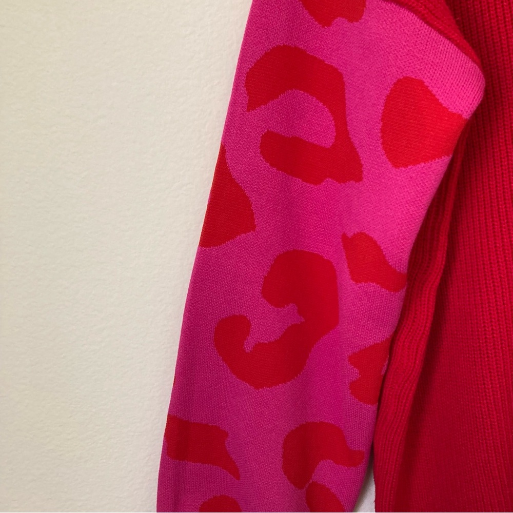 Long Sleeve Color Block V-Neck Sweater with Leopard Print Sleeves - Picture 6 of 9